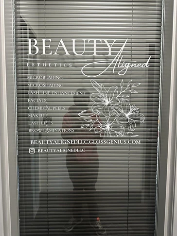 Window Graphics for Beauty Aligned